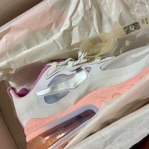 Nike Women's Sneakers - White and Pink
